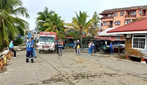 Calle 1ra de Isla Colón en Bocas del Toro, con problemas de desborde de aguas servidas