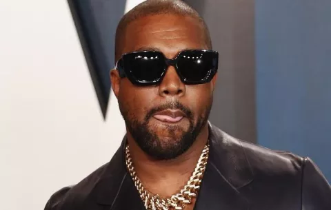  Kanye West enfrenta denuncia por agresión sexual