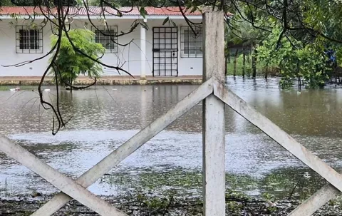 Inundaciones en Playa El Rompío afectan viviendas y comercios 