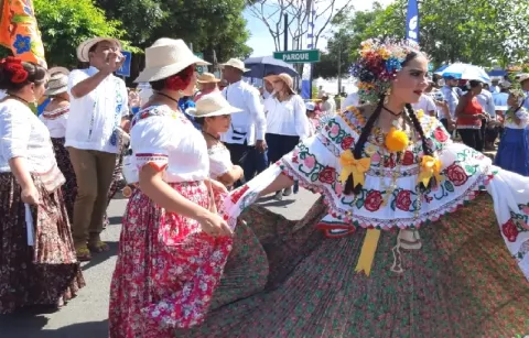 Abren inscripciones para el desfile de las Mil Polleras que se realizará el 11 de enero del 2025