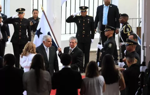 Presidente Mulino lidera actos protocolares del  3 noviembre