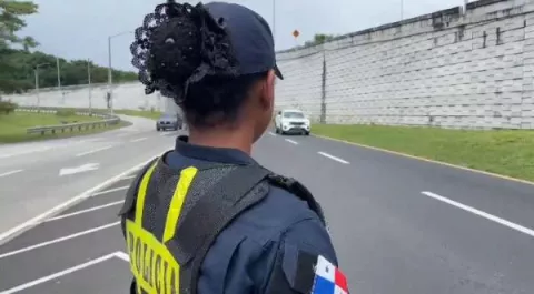 Policía Nacional realiza inversión de carriles