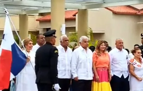 Presidente José Raúl Mulino encabezó los actos patrióticos en Colón