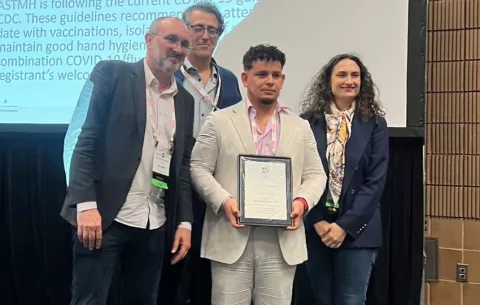Científico panameño Jean-Paul Carrera recibe reconocimiento por estudio de los arbovirus