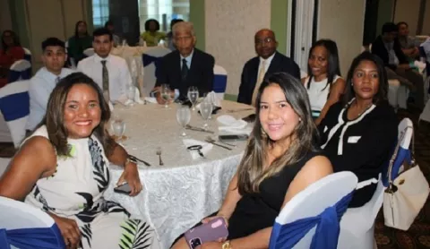 Médicos residentes culminan especialidades en hospital de Colón 