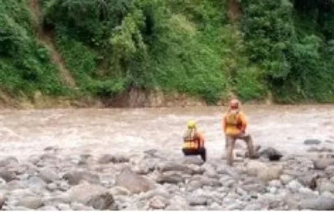 Fallece mujer ahogada en el río Chico; buscan a hombre desaparecido