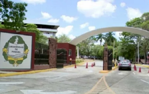 Más de 34 mil jóvenes realizan pruebas de ingreso en la Universidad de Panamá