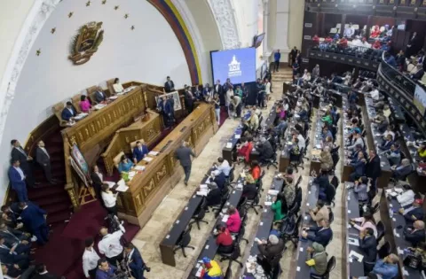 Venezuela aprueba una ley que ordena 30 años de prisión para quienes promuevan sanciones