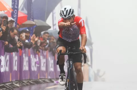 Costarricense Ramírez gana etapa reina; Bolívar Espinosa sigue líder en la Vuelta a Chiriquí