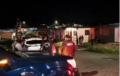 En pleno Día de la Madre matan a un adolescente y otro hombre fue herido en Colón