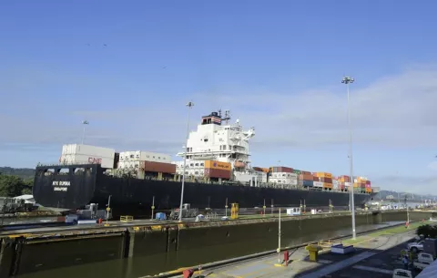 ALBA rechaza que Trump amenace con tomar el control del Canal de Panamá