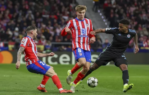 Panameño César Blackman fue titular en el partido de Slovan ante Atlético Madrid