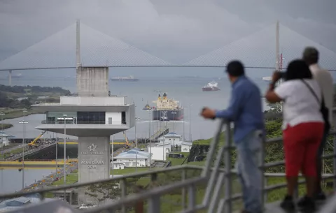 Trump amenaza con pedir devolución del Canal de Panamá al quejarse de los altos peajes