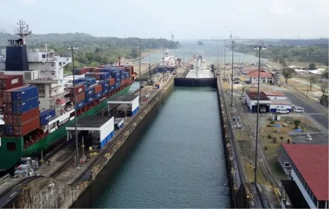 El partido de Torrijos, artífice del traspaso a Panamá del canal, repudia amenaza de Trump