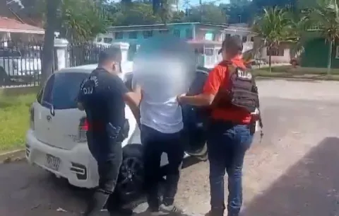 Detienen a presunto sicario que se disfrazó de médico para asesinar a paciente 