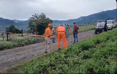 Debido a un socavón colapsa en su totalidad la vía al Cementerio de Cerro Punta
