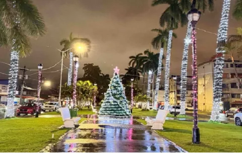 Ambiente navideño llega a la ciudad de Colón
