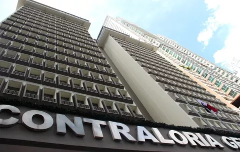 Contraloría desmiente aumentos salariales