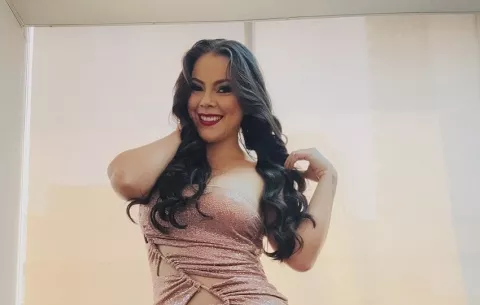 Doralis Mela responde a internauta que le dijo que 'como cantante lo hace muy mal'