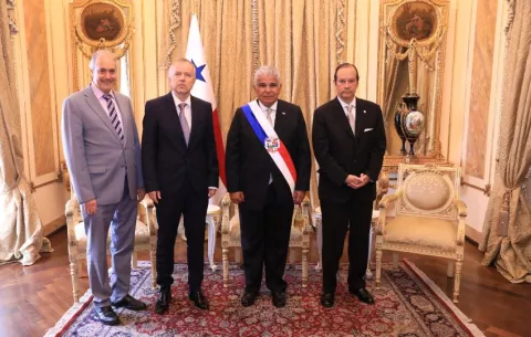 Cinco nuevos embajadores presentan credenciales al presidente José Raúl Mulino