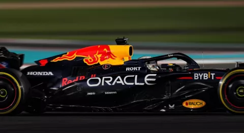 McLaren domina el último libre de Yas Marina, Sainz acaba quinto