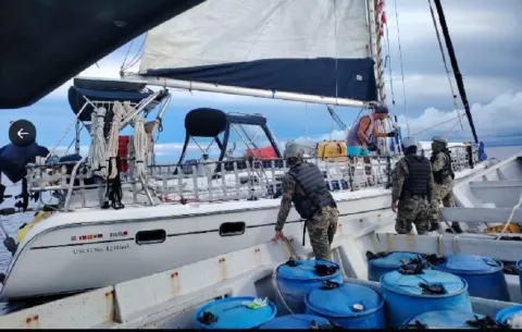 Rescatan a capitán norteamericano que quedó a la deriva en Guna Yala