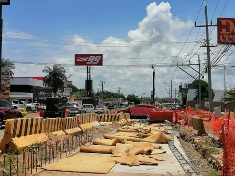 Agilizan tráfico vehicular en área de obras del intercambiador en Chitré