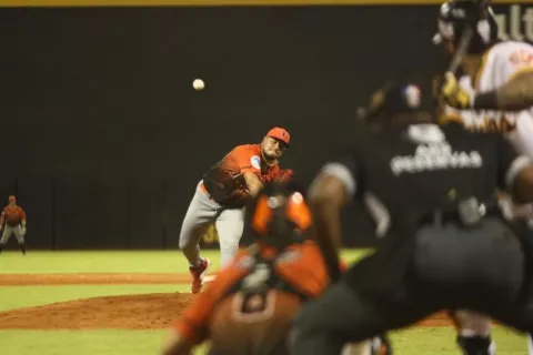 Jaime Barría obtiene su primer triunfo con Toros del Este en República Dominicana 