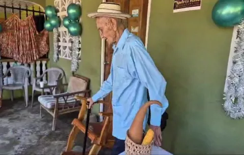Celebran a ciudadano de 105 años que es un pilar de la comunidad de La Laja, Los Santos