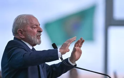 Lula está despierto tras cirugía por una hemorragia intracraneal