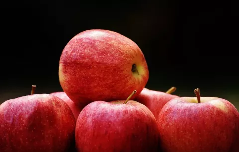 Manzanas y uvas lideran importaciones de alimentos