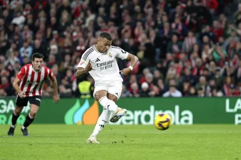 Real Madrid cae ante Athletic Club; Mbappé falla tiro penal