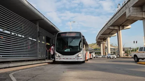 Continúan actos vandálicos contra metrobuses