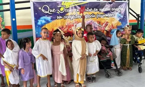 Estudiantes del IPHE de Colón también celebran la Navidad
