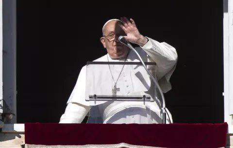 El papa aconseja a las familias comer juntos, hablar y no estar con el celular