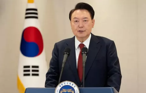 El Parlamento destituye al presidente surcoreano por haber declarado la ley marcial