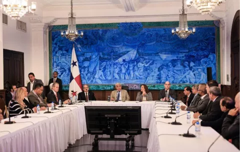 Bancada de RM se reúne con el presidente Mulino 