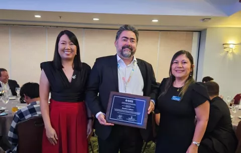 Salloum, ingeniero de IEEE-Panamá, obtiene galardón como promotor del conocimiento