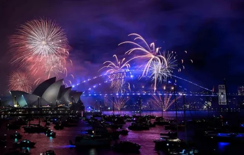 Los habitantes de 'Christmas' celebran la llegada del 2025 antes que el resto del mundo