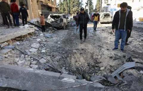Líderes árabes del golfo Pérsico piden alto el fuego en Gaza, pero evitan hablar de Siria