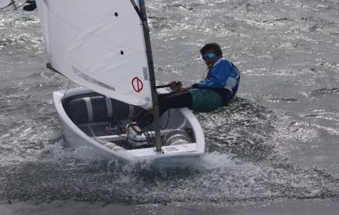 Panameño Ion Lowy estará en el Mundial de Vela en Argentina