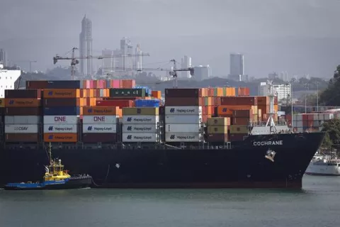 Trump acusa a Panamá de querer borrar pruebas del "control" chino del Canal