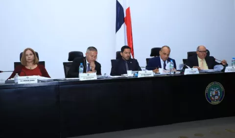 Solo seis veces se ha reunido  Comisión de Salud en 26 días