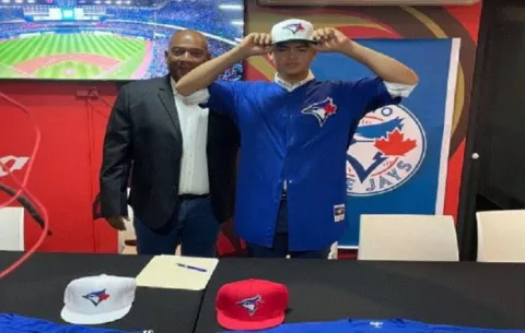 Nicolás Vergara cumple su sueño al firmar con  los Azulejos de Toronto