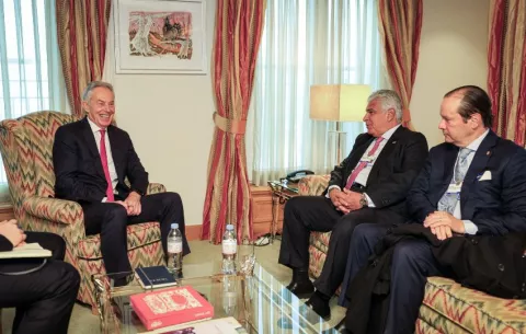 Tony Blair está interesado en ofrecer apoyo en tecnología a Panamá