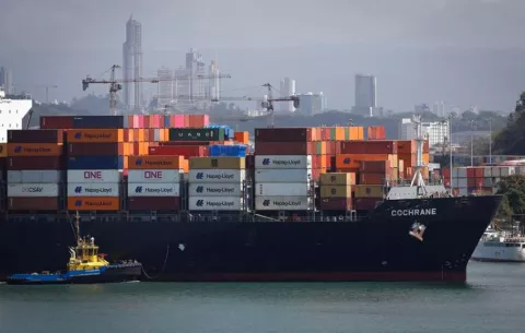 ¿Quiénes controlan los puertos que rodean el Canal de Panamá?