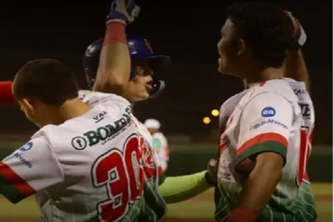 Fedebeis sanciona a jugadores de Bocas del Toro y Chiriquí, por pelear durante partido del béisbol juvenil