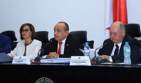 Conforme avanza proyecto de la CSS, debate se intensifica