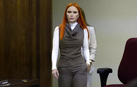 Orden de arresto contra esposa de Daddy Yankee queda sin efecto tras entregar información
