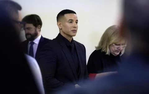 Daddy Yankee y su esposa acuerdan seguir con entrega de documentos en pleito corporativo